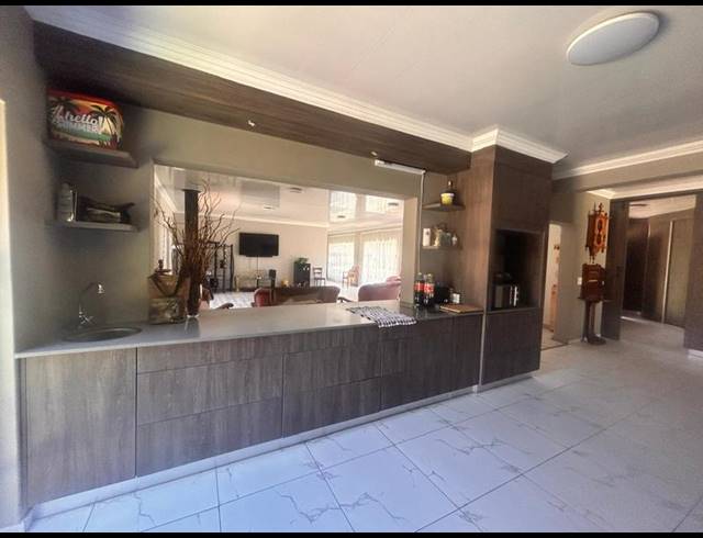 5 BEDROOM HOUSE FOR SALE IN MEYERVILLE